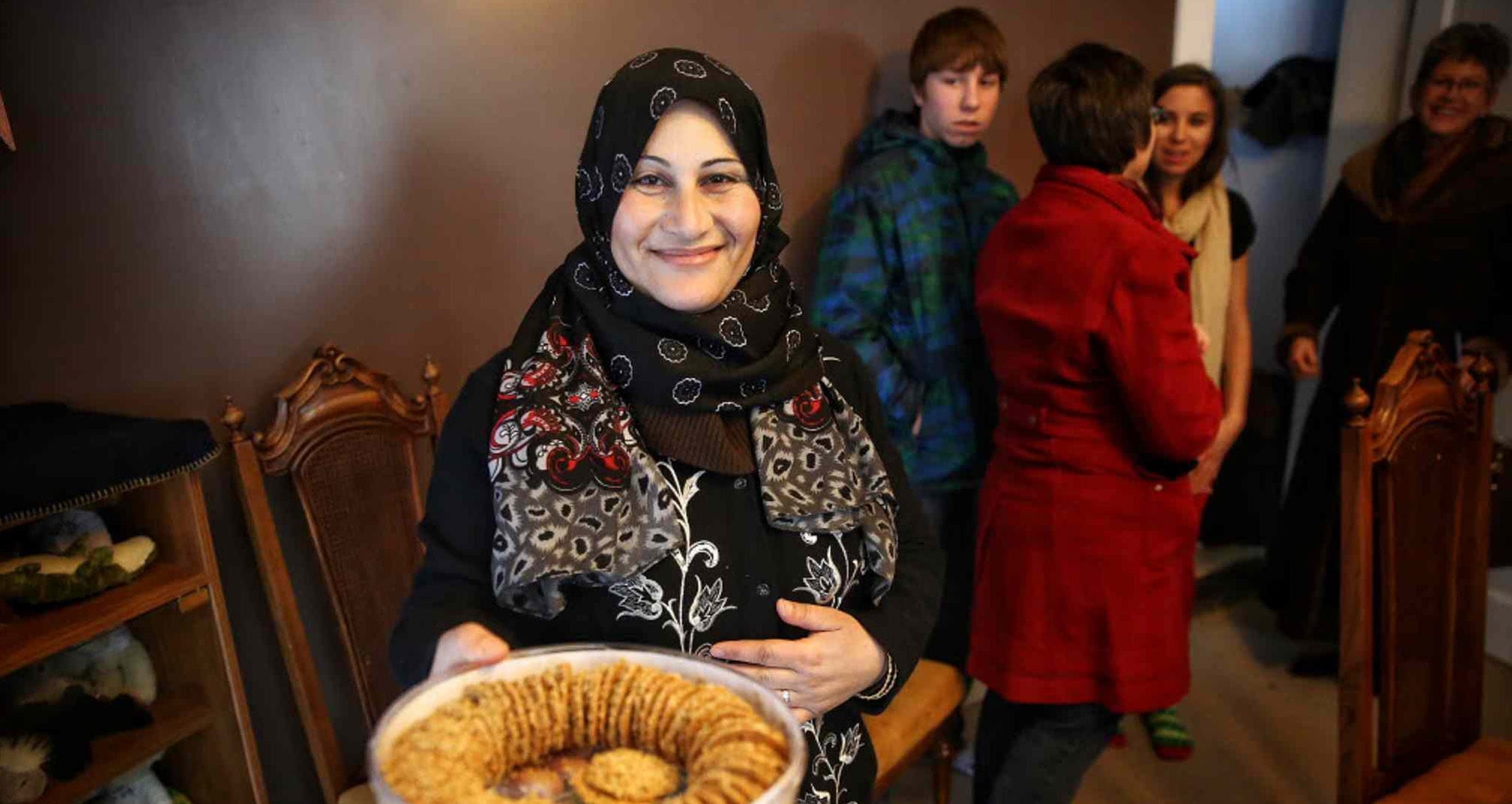 Ahlam Dib serves cookies